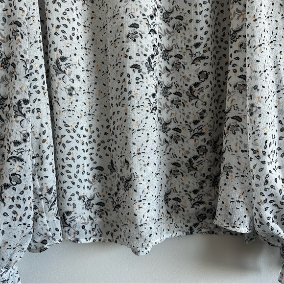 Maison d’ Amelie Paris Tie Neck Balloon Sleeve Blouse - Picture 5 of 10